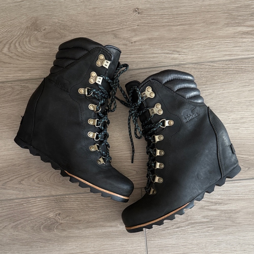 Sorel Conquest waterproof wedge bootie